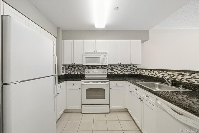 Building Photo - 300 Mamaroneck Ave