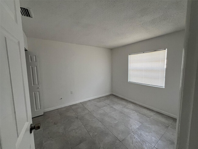 Building Photo - 308 Essex Dr