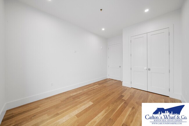 Building Photo - 218 Old Colony Ave