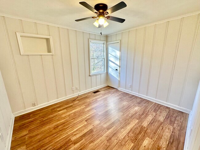 Bed 2 - 922 Lynden Blvd