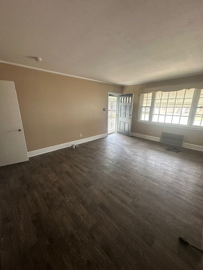 Building Photo - 605 Greenmead Dr