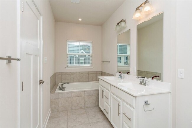 Building Photo - 4602 Spruce Rd