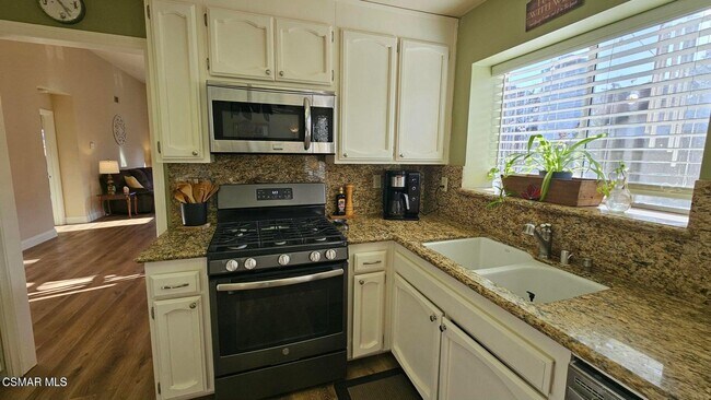 Building Photo - 14640 Marymount St