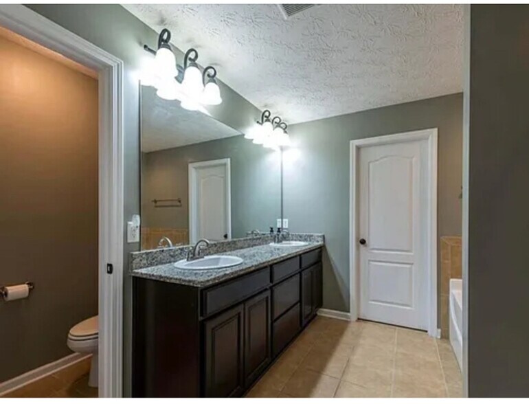 Building Photo - 6080 Townes Way