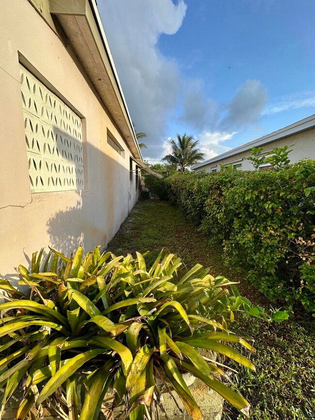 Building Photo - 7000 SW 11th St