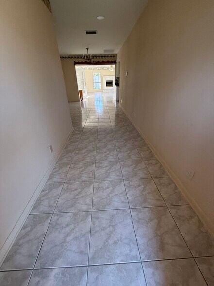 Hallway - 7908 N Woodlynne Ave