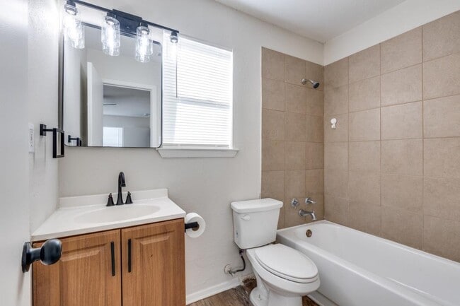 Building Photo - 1833 Pelican Dr N