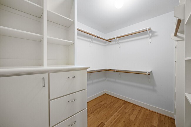 Building Photo - 5951 S Loop E