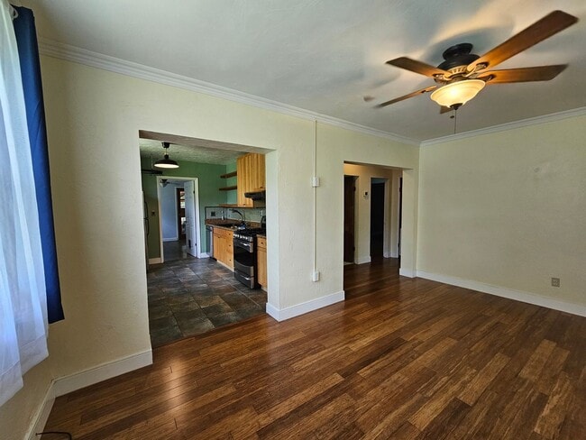 Building Photo - 2 Bedroom/2 Bath home near Duck Pond and Citizens Field