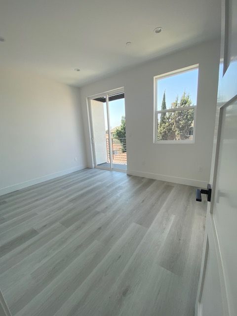 upstairs bedroom - 419 S Eucalyptus Ave