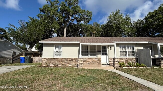 Building Photo - 27 Seminole Dr