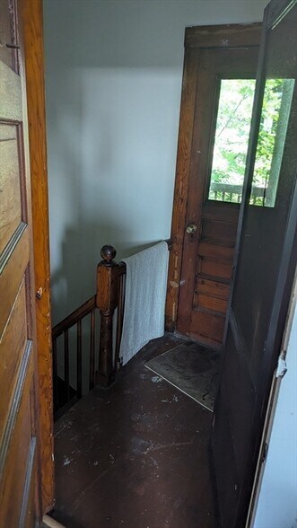 Primary Photo - 187 Winthrop Rd