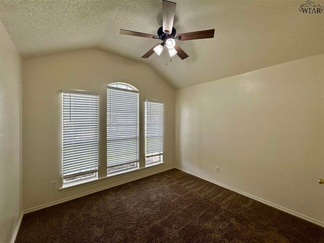 Building Photo - 5008 Bayberry Dr