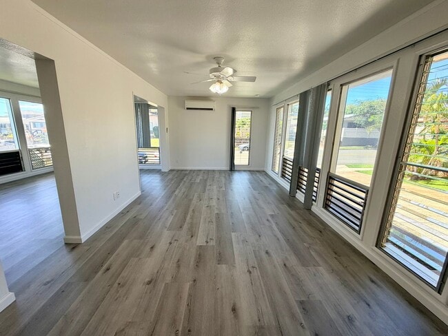Building Photo - Newly Renovated 5BR/2BA Home – Move-In Ready in Pearl City