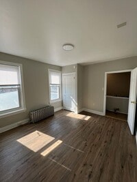Building Photo - 522 N 10th St
