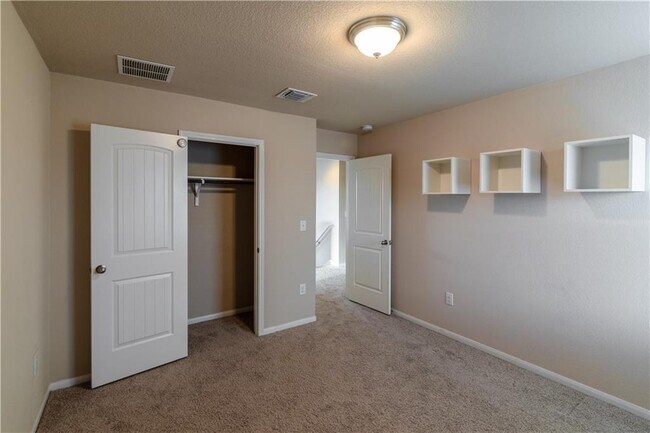 Building Photo - 137 Moulins Ln