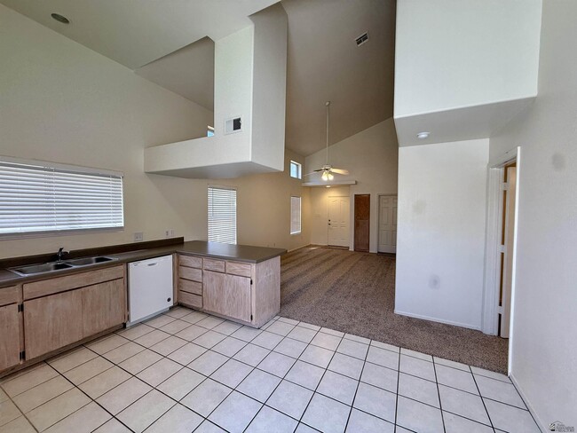 Building Photo - 10707 Calle Raquel