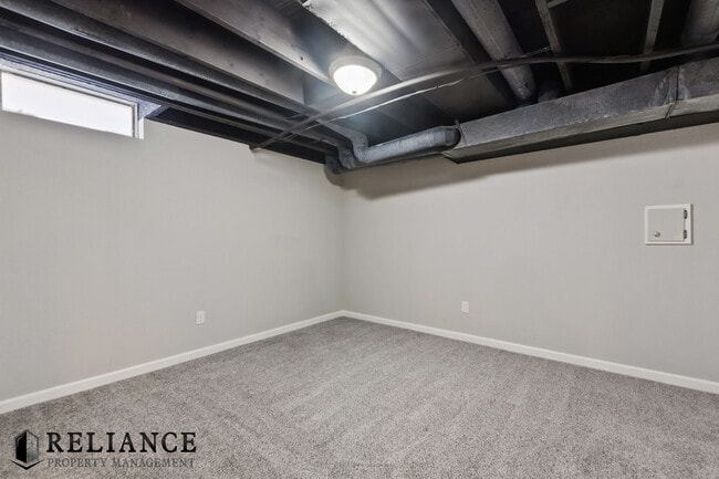 Building Photo - 8712 Lakeland Cir