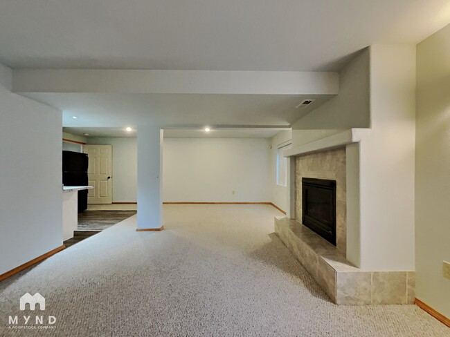 Building Photo - 6065 Fescue Dr