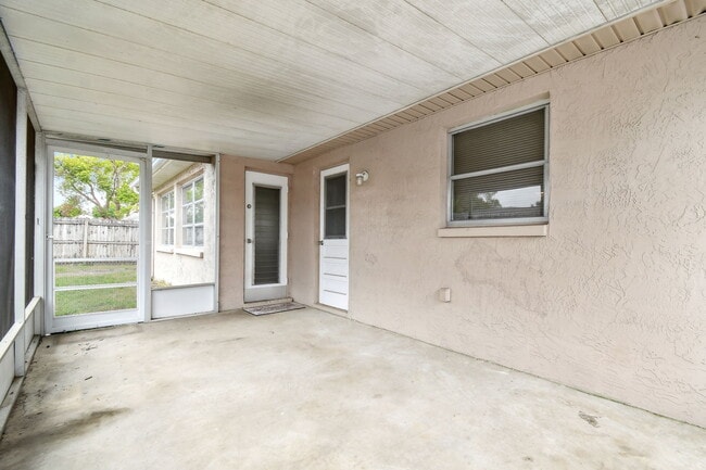 Building Photo - 4818 Dogwood St