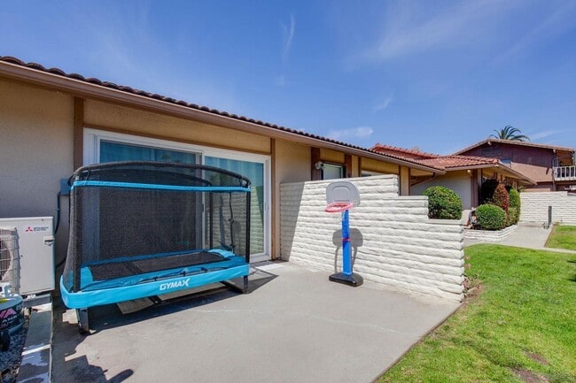 Building Photo - Single Level Condo in Lake San Marcos