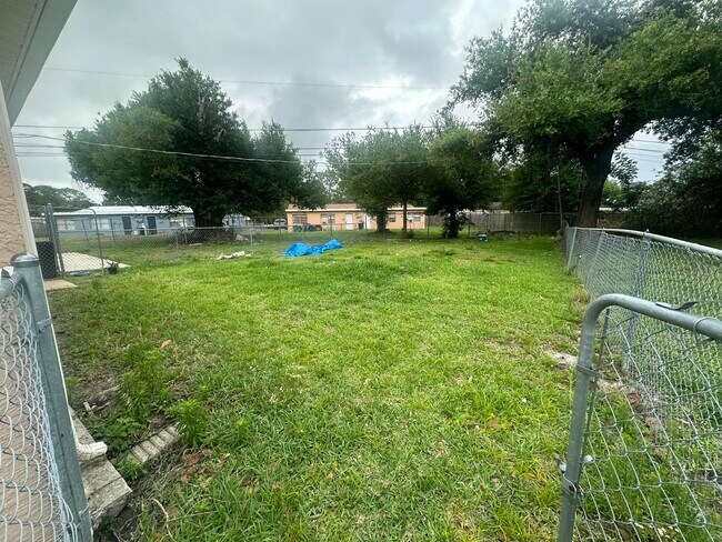 Building Photo - 6602 Palomar Pkwy