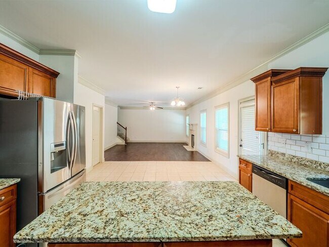 Building Photo - 512 Watercourse Way