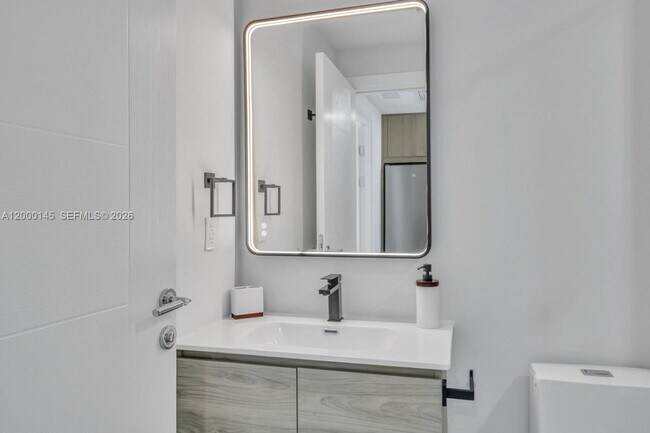 Building Photo - 944 Jefferson Ave