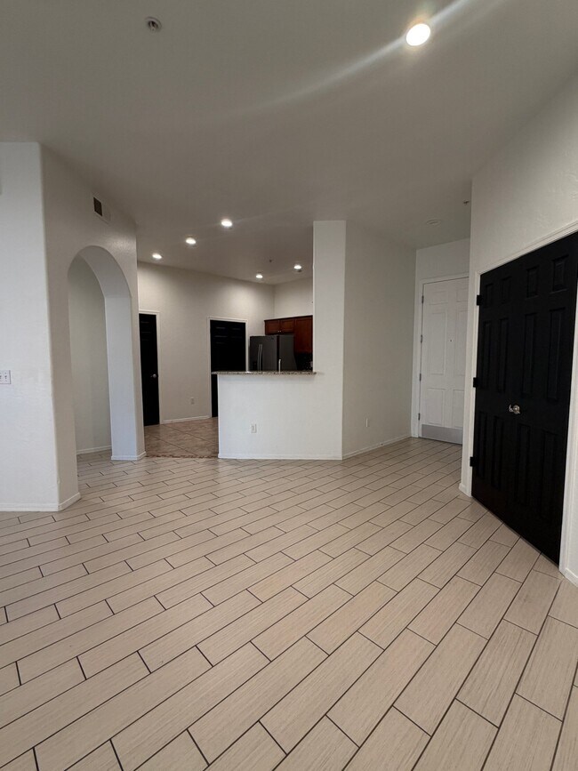 Building Photo - 14575 W Mountain View Blvd