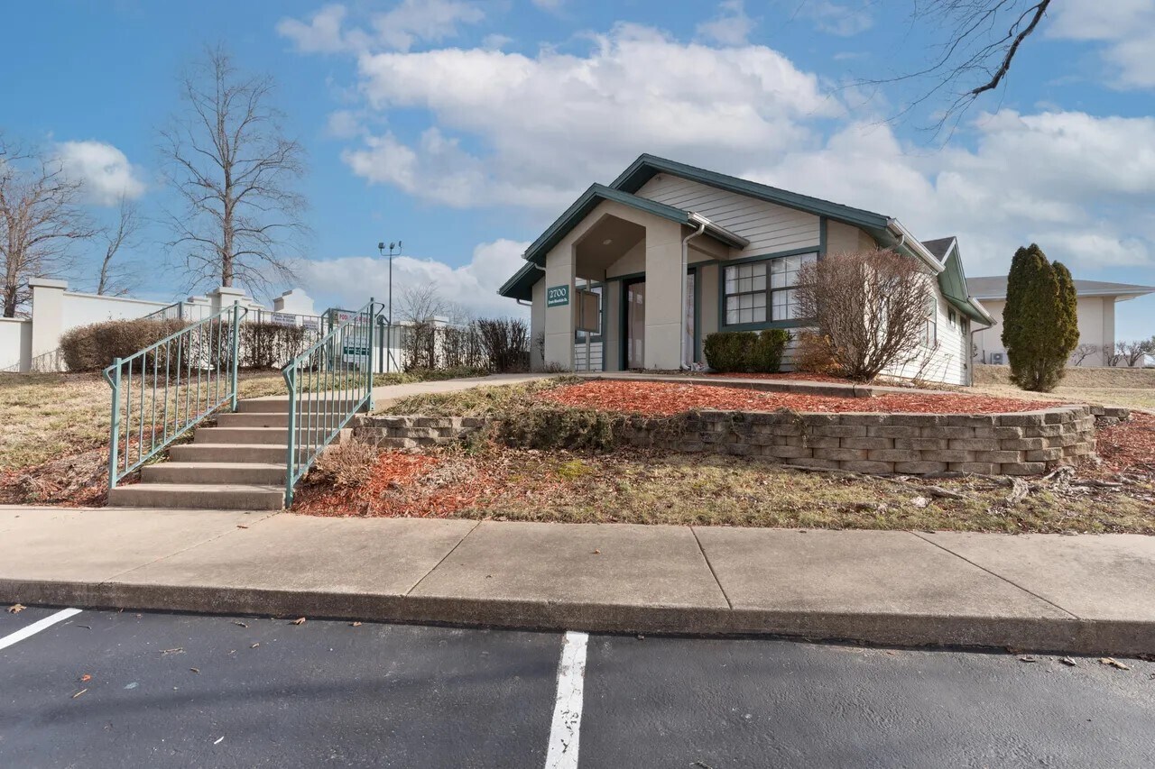 Building Photo - 2700 Green Mountain Dr
