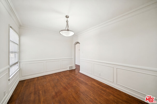 Building Photo - 7758 Rosewood Ave