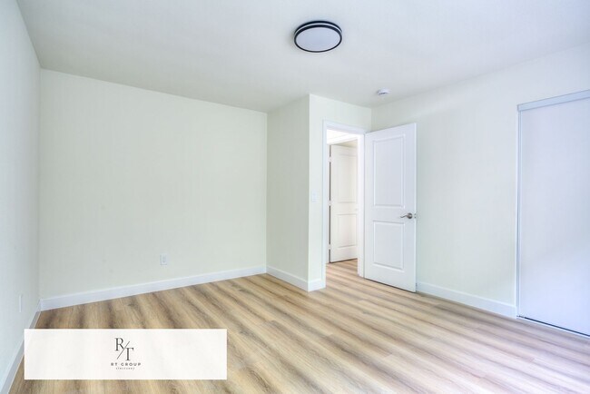Building Photo - Fully Upgraded Spacious 2-Bedroom Unit in Prime Arcadia Location