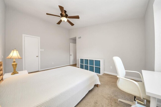 Building Photo - 5711 Sugar Hill Dr