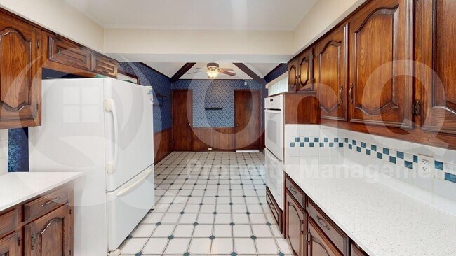 Building Photo - 2212 Canyon Valley Trail