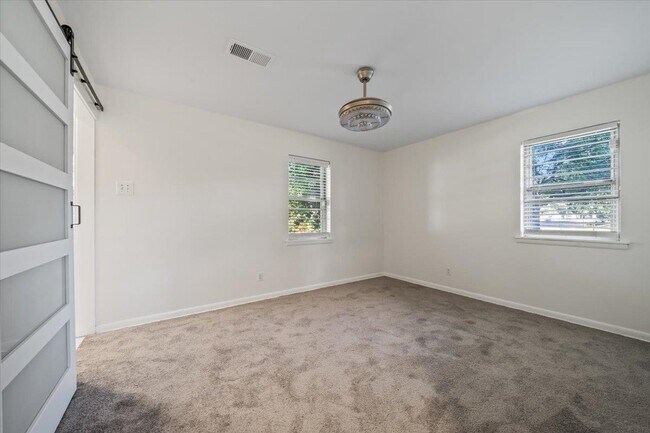 Building Photo - 1554 Estate Dr