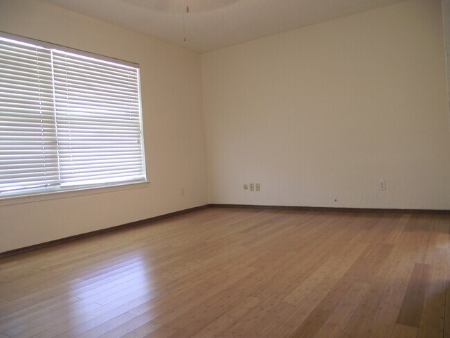 Building Photo - Northeast El Paso 3 Bed Refrig A/C w/Mount...