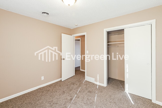 Building Photo - 6629 Parkview Ave