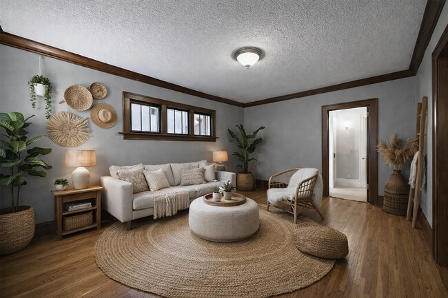 Building Photo - 6 Bedroom House Available Near Concordia University!