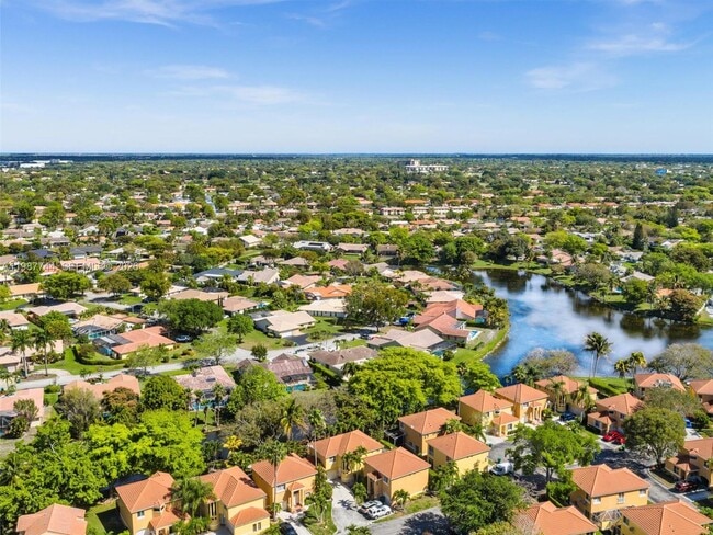 Building Photo - 11407 Lakeview Dr