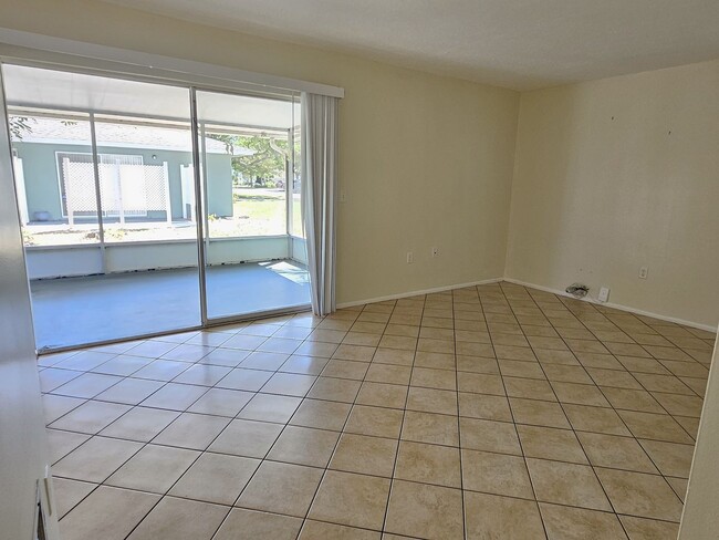 Building Photo - Annual Unfurnished 2 Bedroom 2 Bathroom Duplex with a Carport on Venice Island!