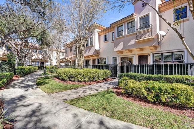 Building Photo - 6105 Grand Cypress Cir W