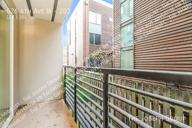 Building Photo - 626 4th Ave W