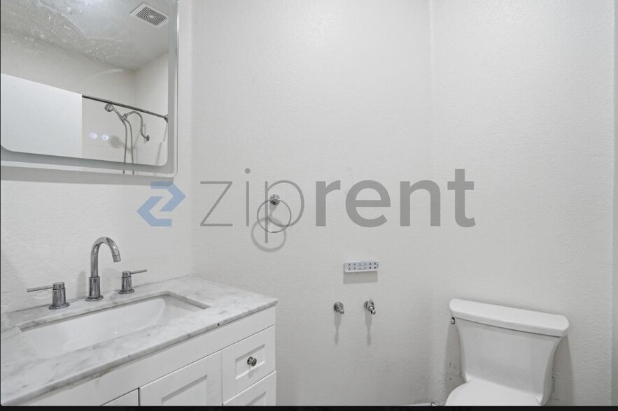 Building Photo - 33026 Terrace Dr