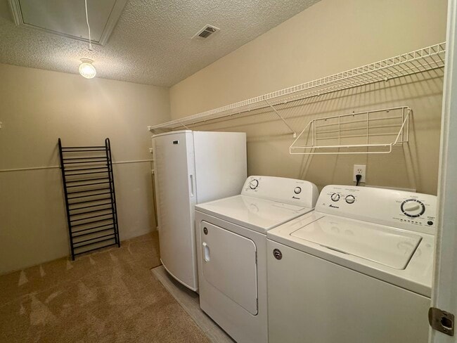 Building Photo - 1653 Summerwoods Cir