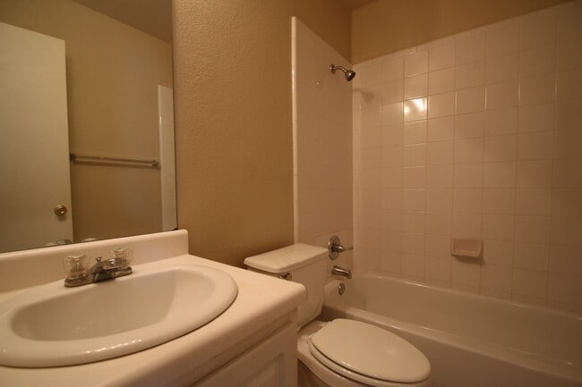 Building Photo - 105-107 Brazos Ln