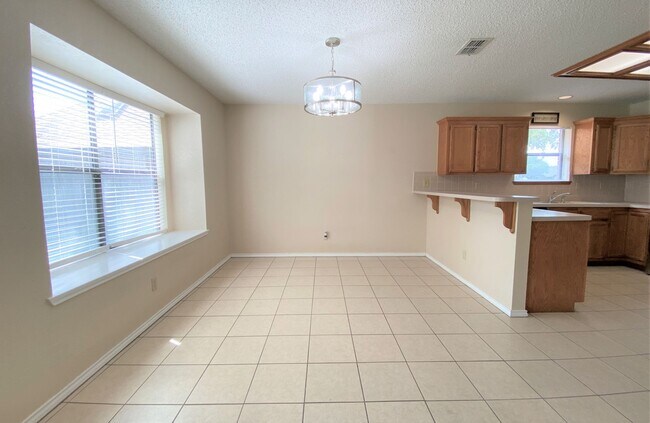 Building Photo - 3Bed/2Bath in Mcallen TX Now Available ( T...