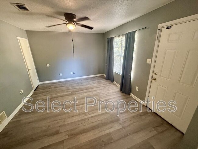 Building Photo - 3505 Fairview Dr
