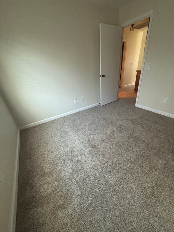 Building Photo - 1425 New England Dr