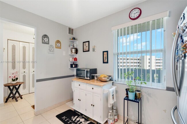 Building Photo - 321 SE 3rd St