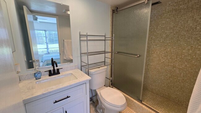 Building Photo - 3150 N Palm Aire Dr